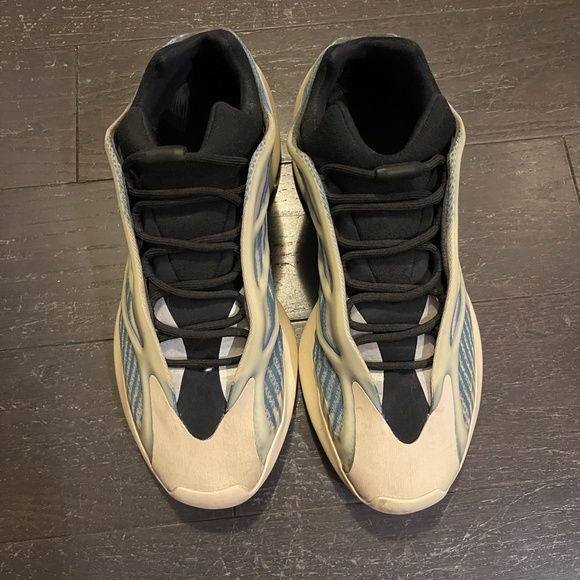 Adidas Yeezy 700 V3 Kyanite Blue US 12 Mens sneaker  GY0260 - Picture 3 of 8